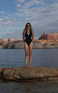 sydney sweeney wearing ta3