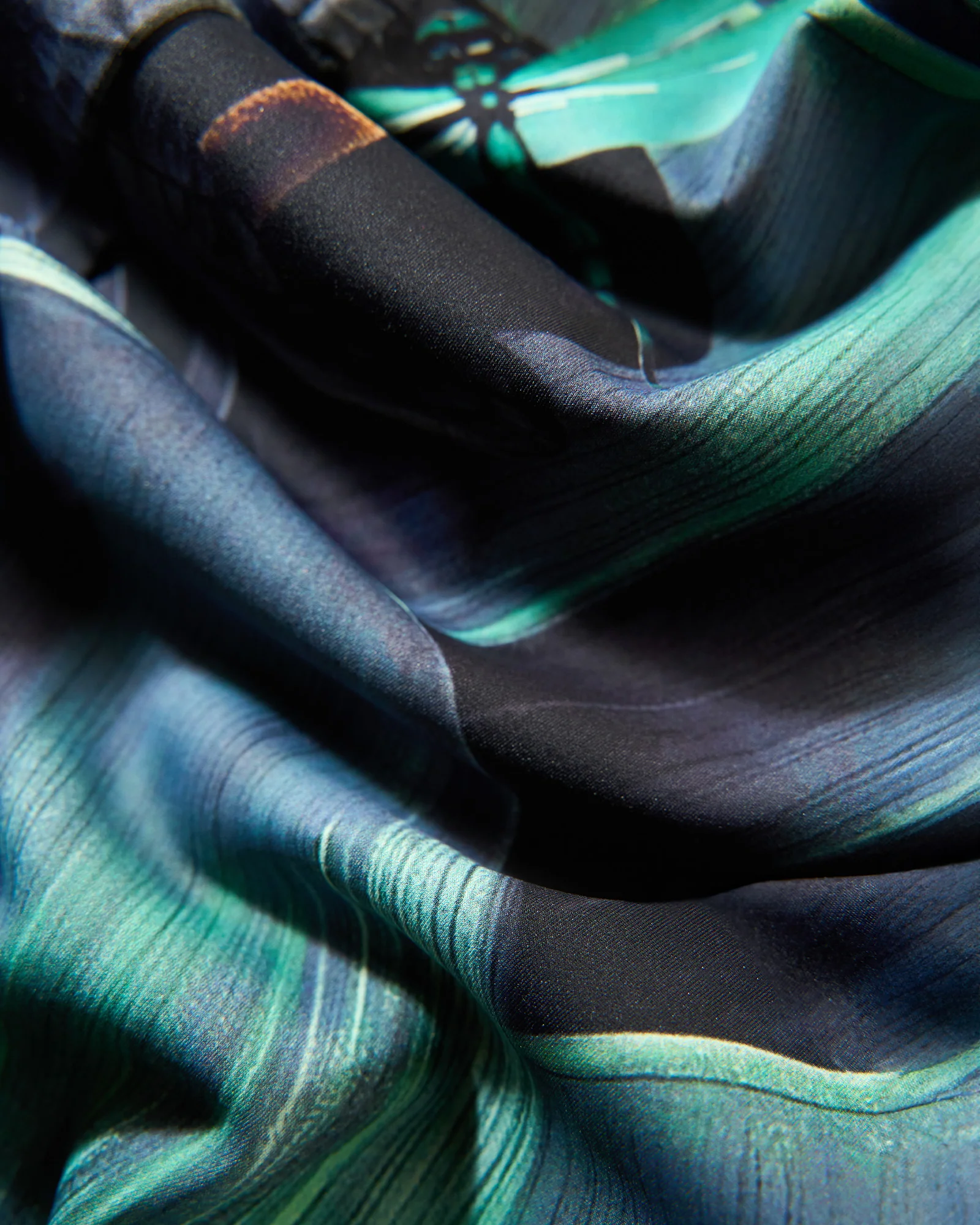 Seamed Lushy Midi Dress - Frame Black Lily